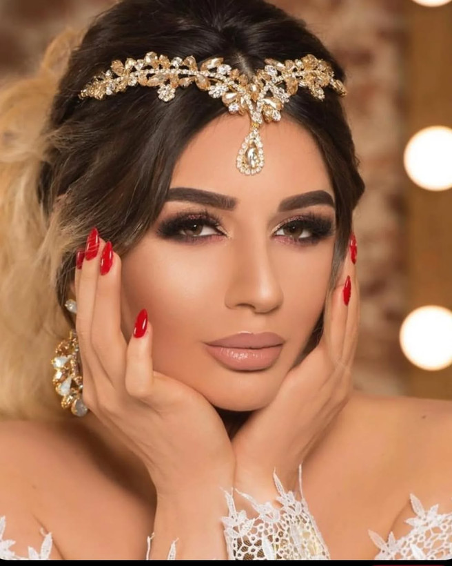 تاج پیشانی نورا