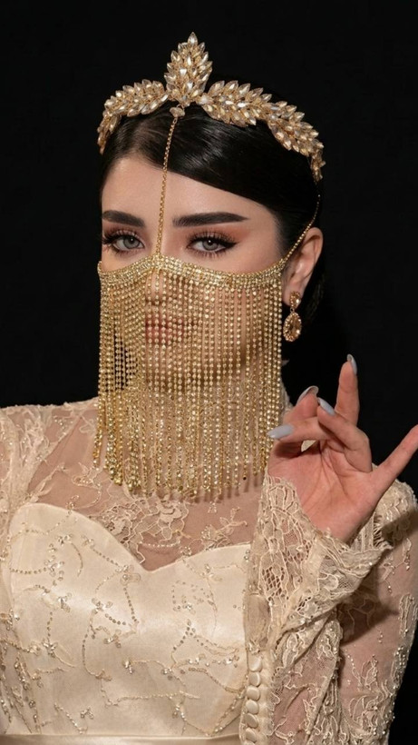نقاب زرینه