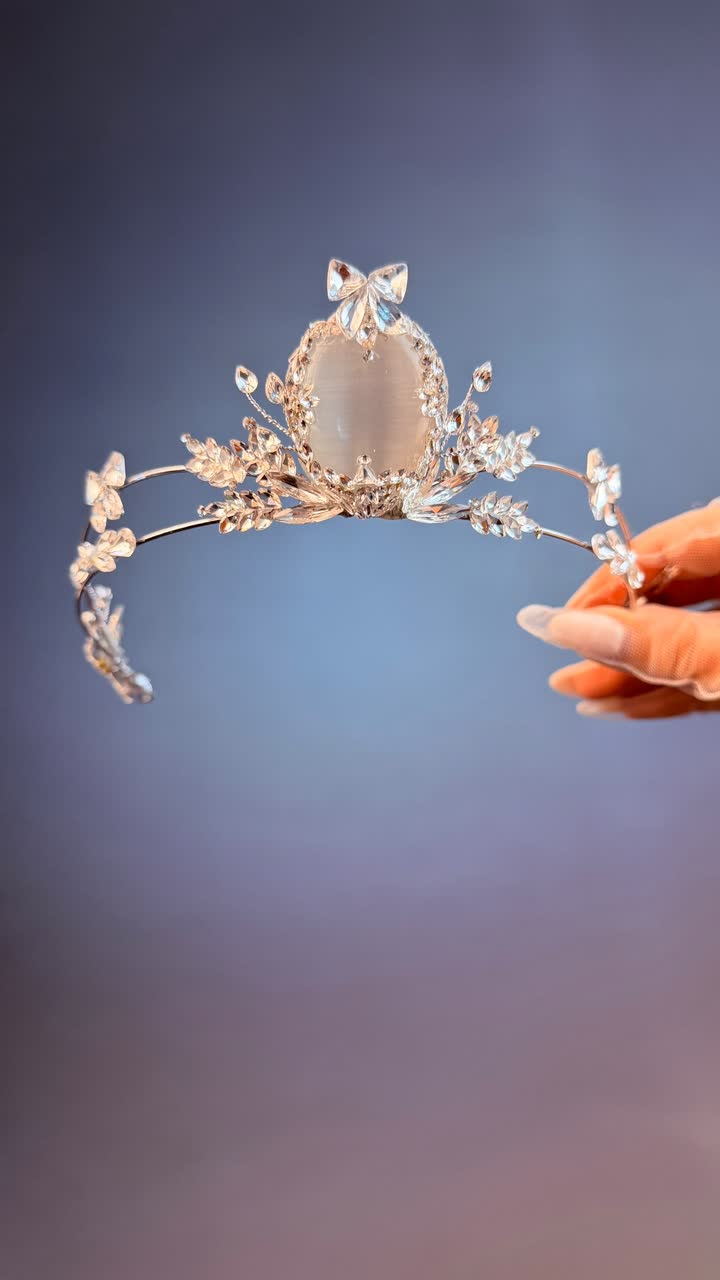 تاج نشاط